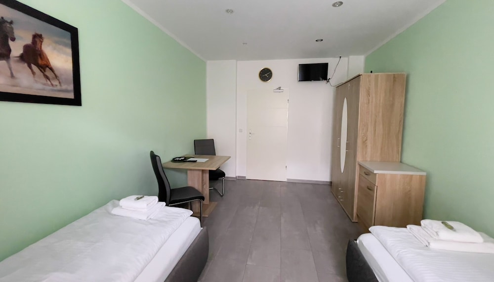 Superior Twin Room, Shared Bathroom - Photo 7
