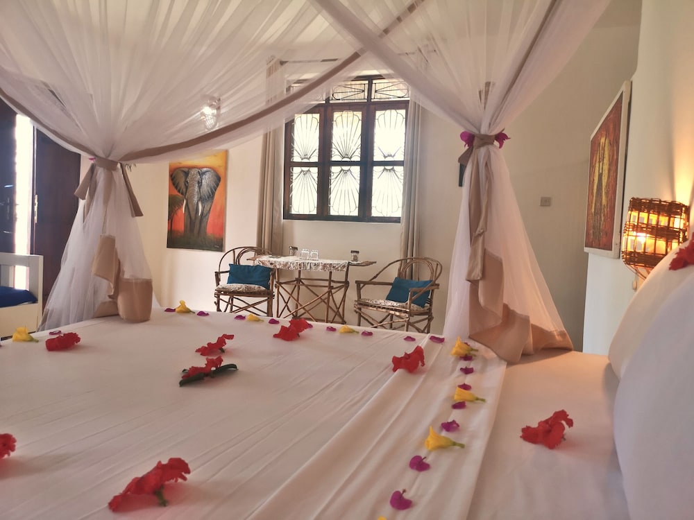 Superior Bungalow, Multiple Beds, Pool View photo 3