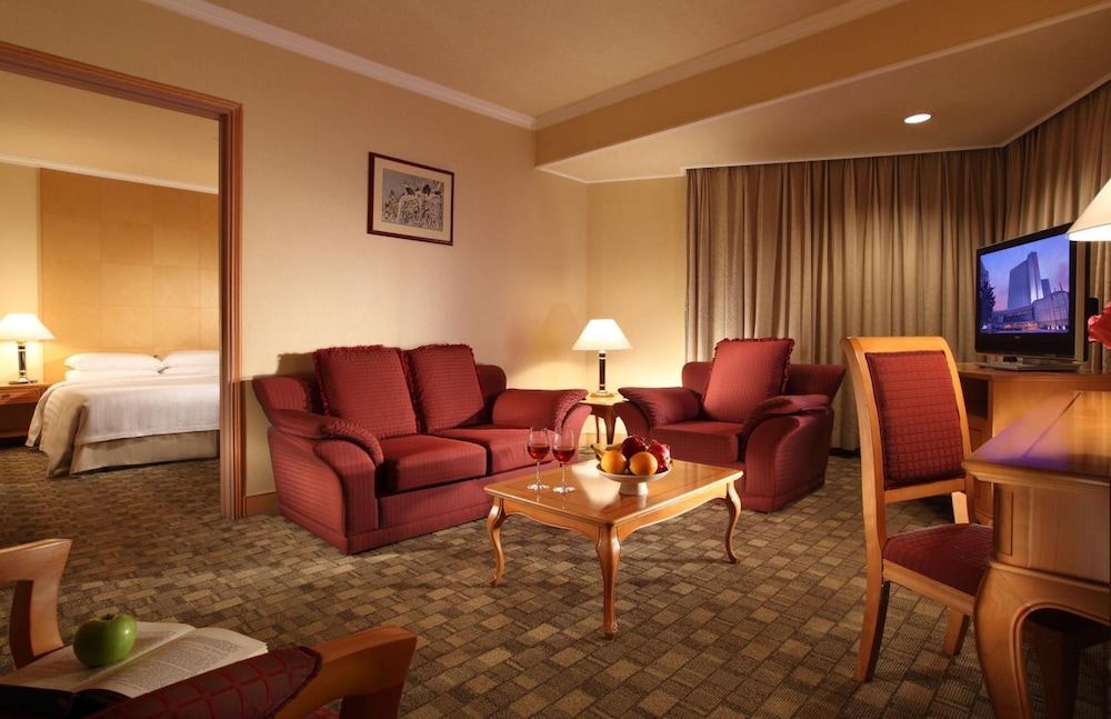 Standard Suite, 1 King Bed photo 1
