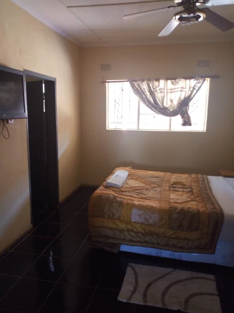 Standard Room photo 2