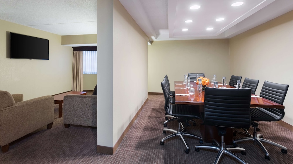 Suite, 1 King Bed, Non Smoking - Photo 2