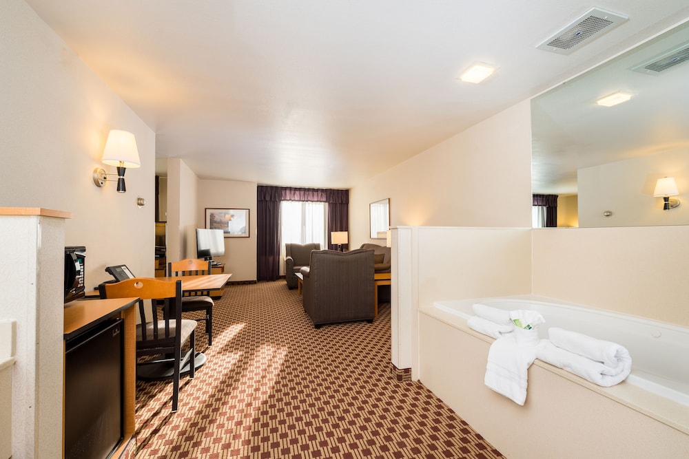 Suite, 1 King Bed, Non Smoking, Jetted Tub - Photo 1