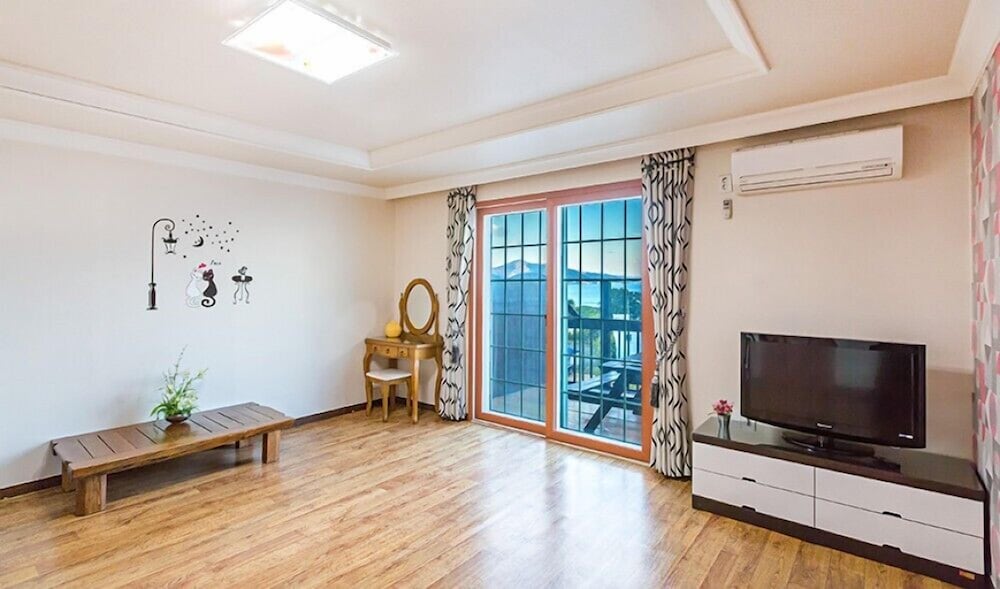 Room (Byulbit Bada) - Photo 3