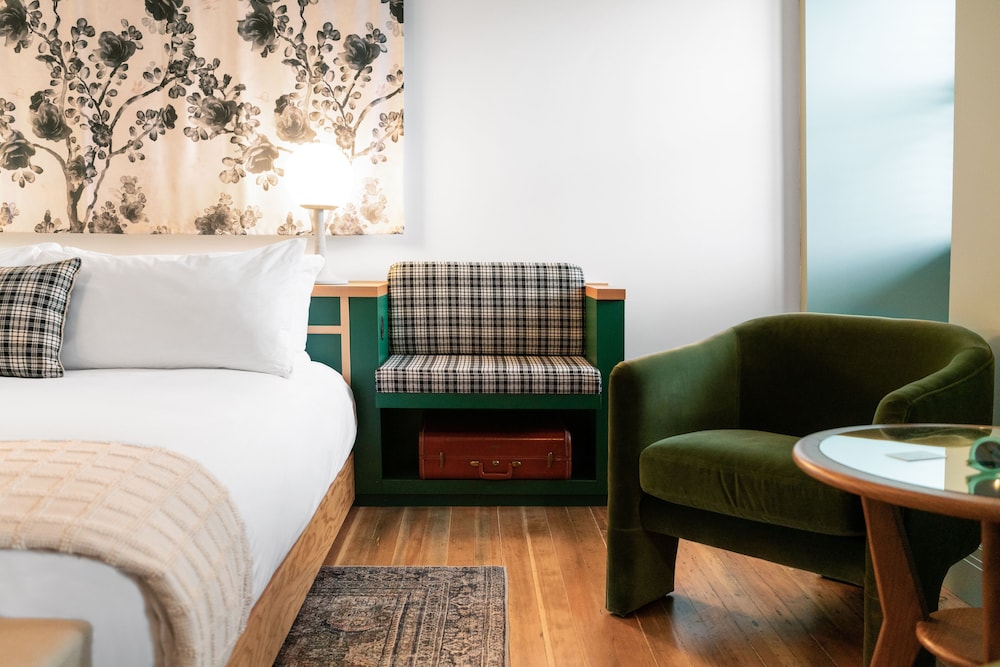 Superior Room, 1 King Bed - Photo 5