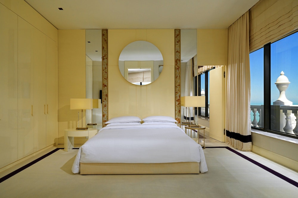 Suite, 1 Double Bed photo 2