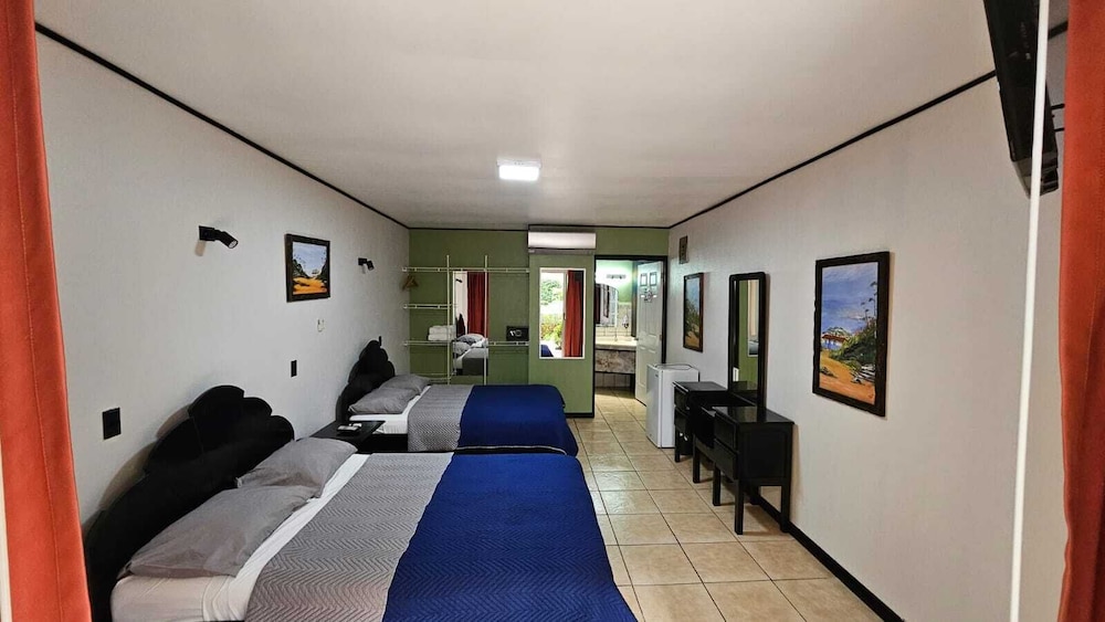 Standard Room, 2 Double Beds, Pool View photo 2