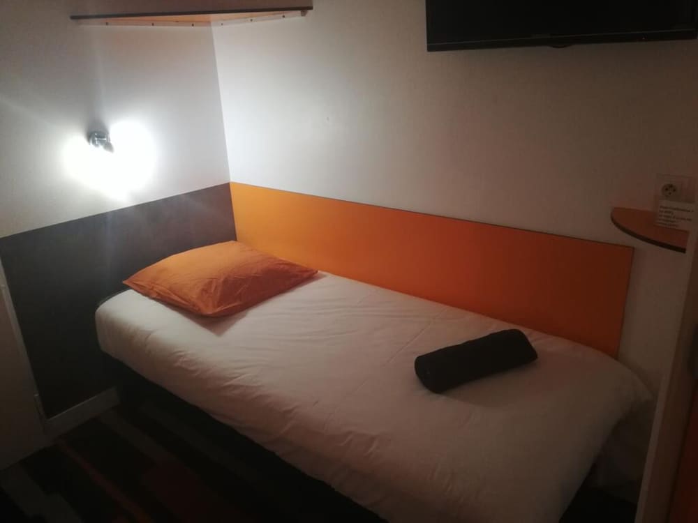 Standard Room, Multiple Beds photo 3