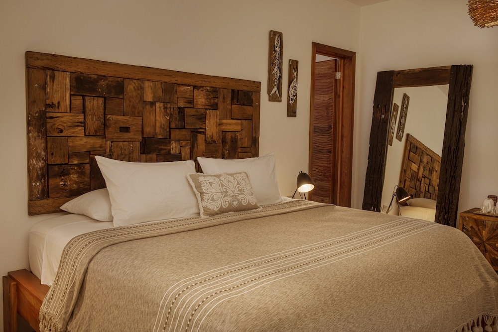 Deluxe Room - Photo 5