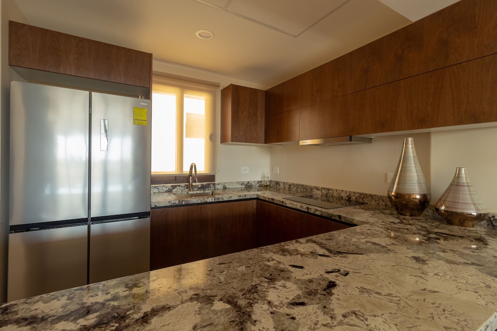 Belo Deluxe Suite King Bed - Adults Only