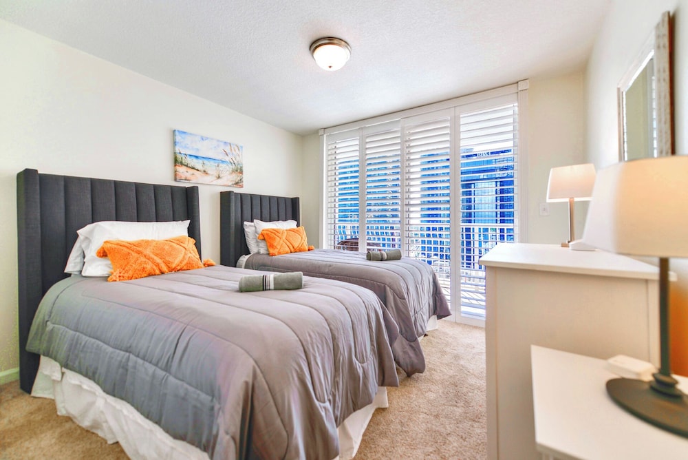 Luxury Condo, 3 Bedrooms, City View photo 3