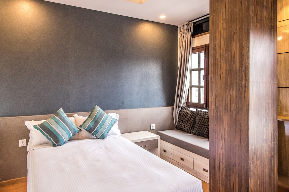Deluxe Apartment, 3 Bedrooms, Kitchenette, City View photo 3