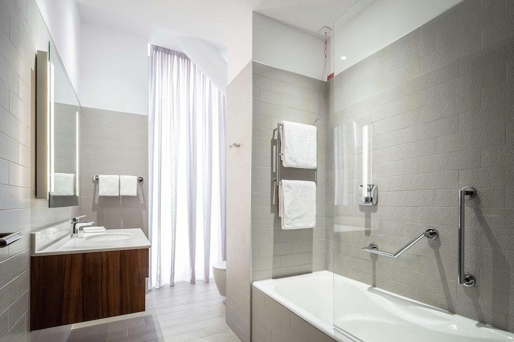 Suite, 1 Bedroom photo 2