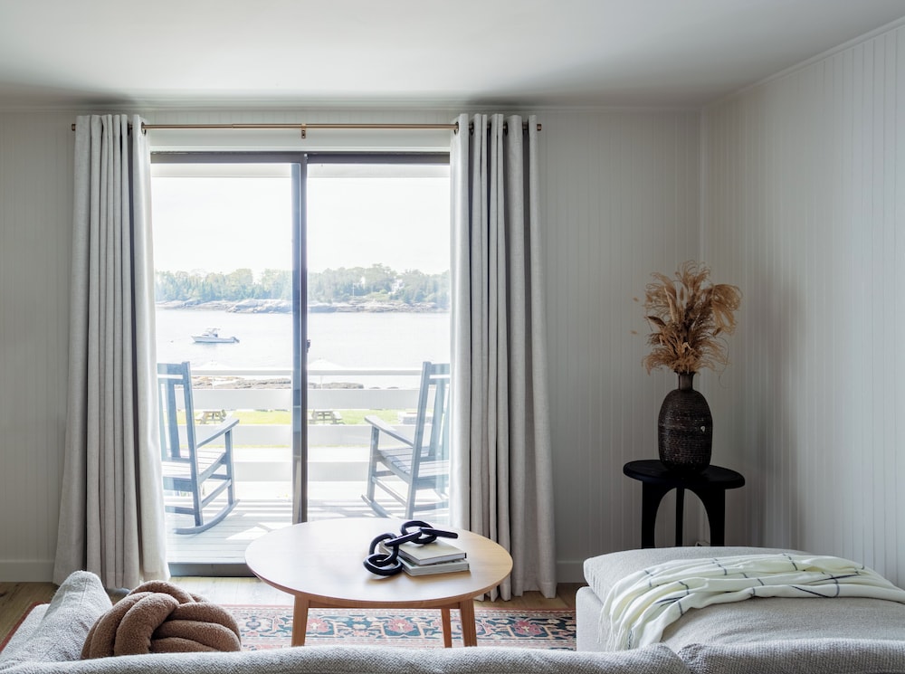 Oceanfront Deluxe King w/ porch