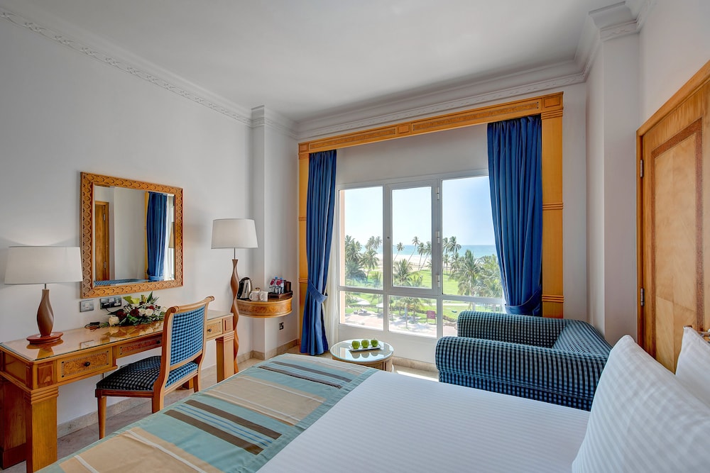 Standard Room, 1 King Bed, Smoking, Ocean View photo 2