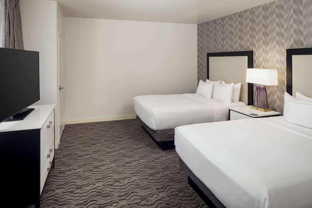 Suite, 2 Queen Beds, Accessible, Non Smoking - Photo 2