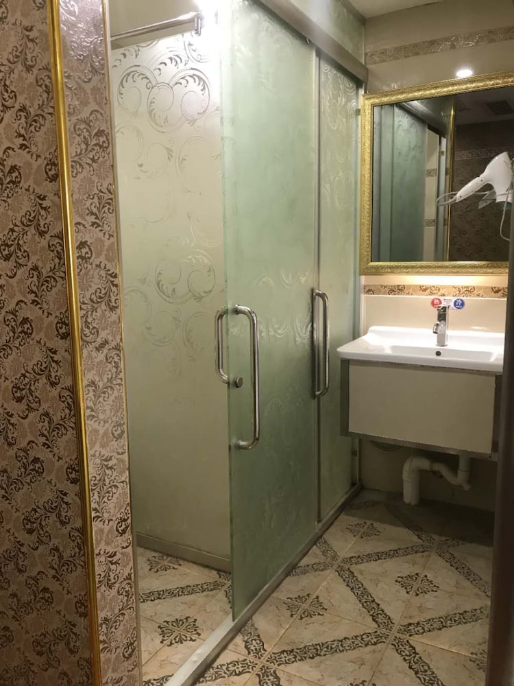 Standard Twin Room, No Windows photo 1