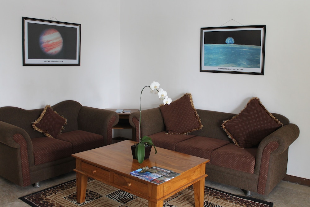 Family Room photo 2
