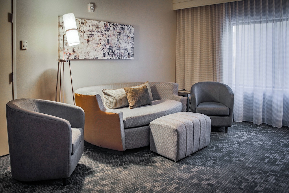 Suite, 1 Bedroom - Photo 1