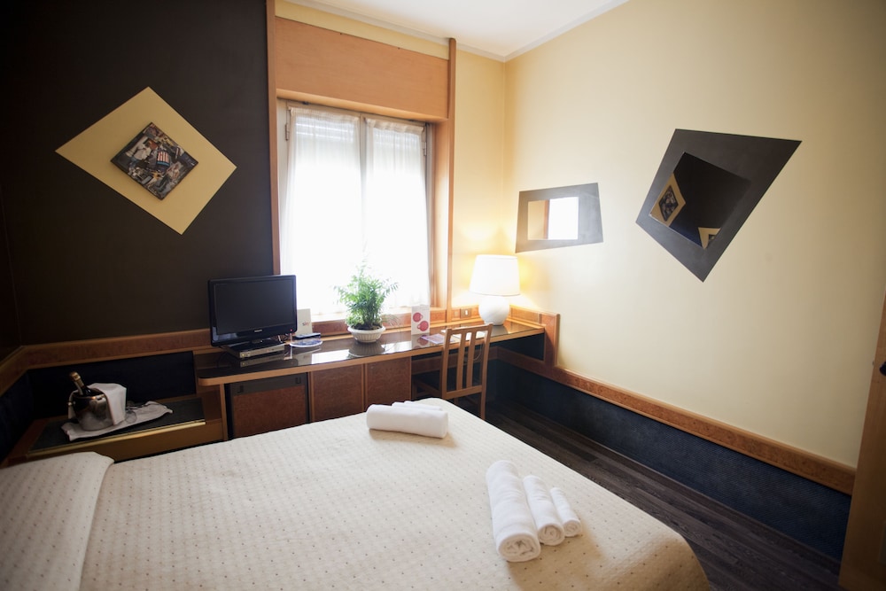 Standard Double Room Single Use photo 3