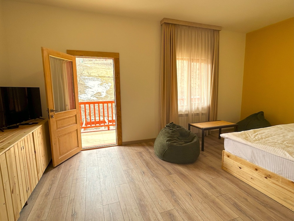 Comfort Double Room, 1 King Bed, Balcony, River View photo 2