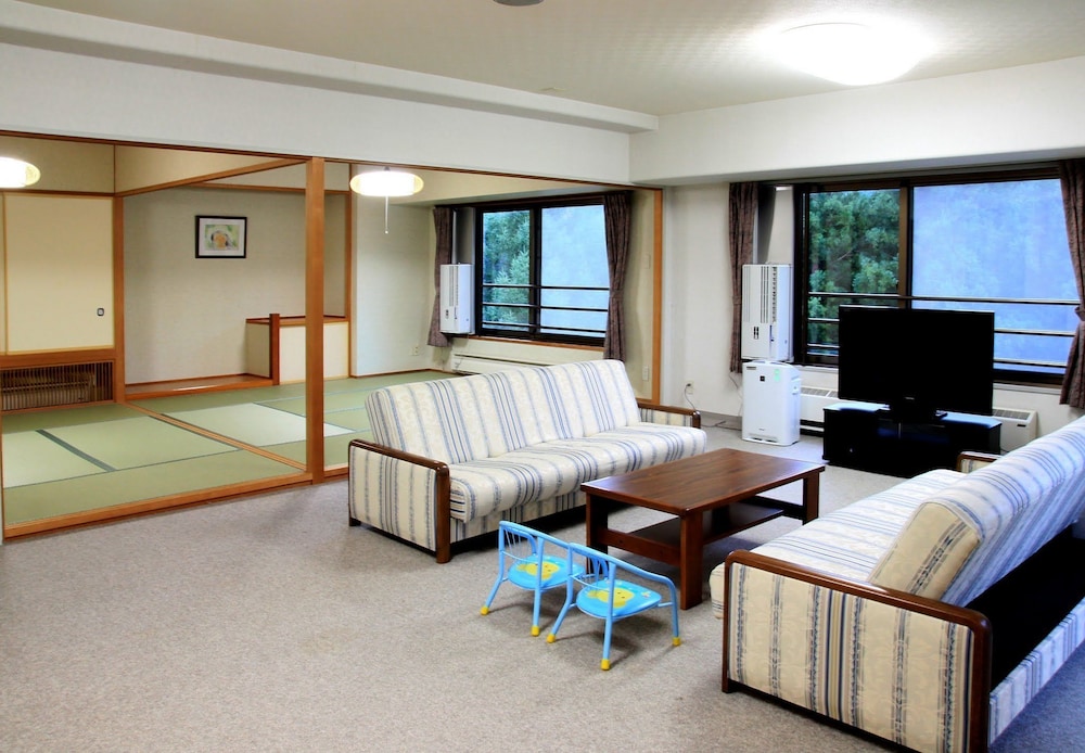 Large Room - Photo 4