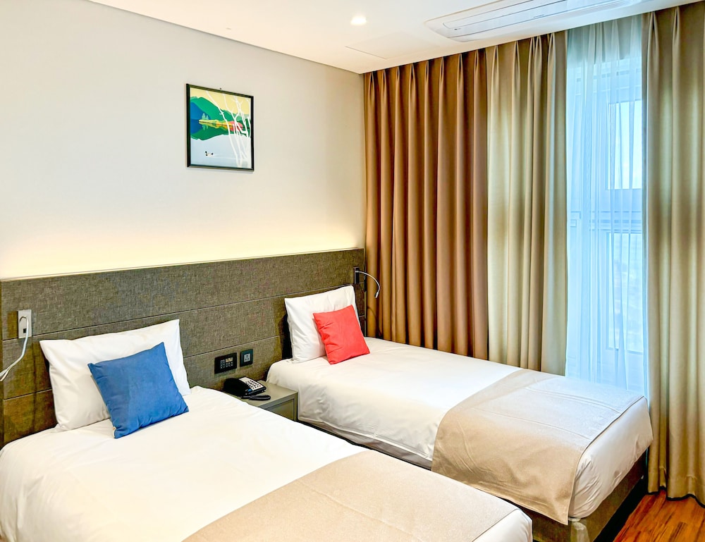Randomly Assigned (Rooms Are Randomly Assigned Upon Check-In, 5pm Check-In) - Photo 1