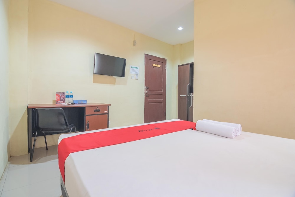 Double Room (RedDoorz) photo 3
