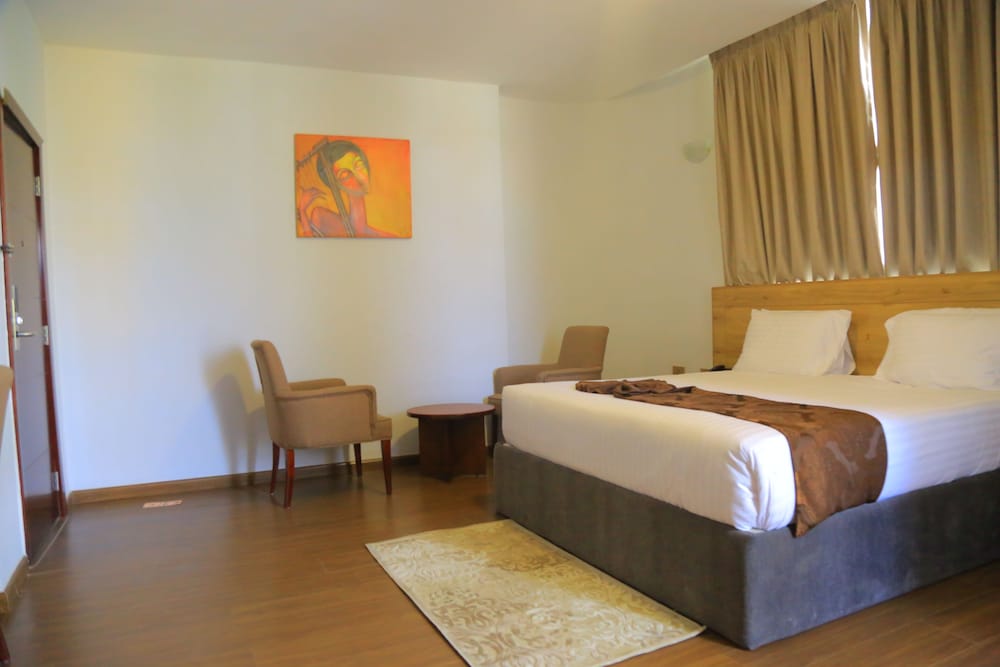 Deluxe King Room photo 1
