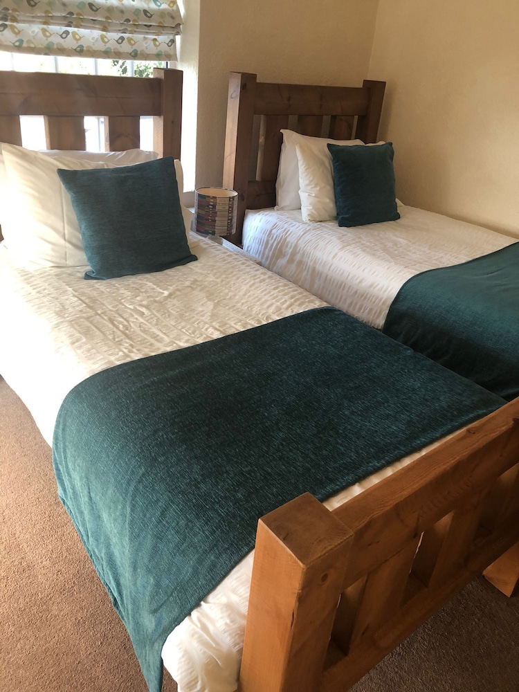 Twin Room, Ensuite photo 2