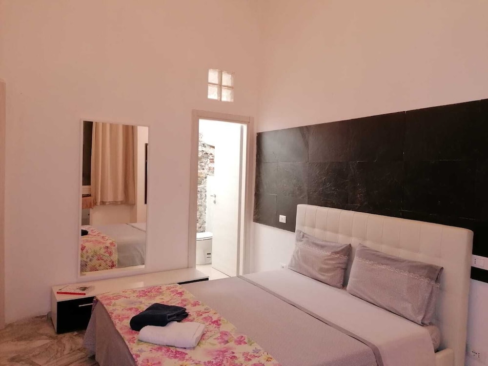 Deluxe Double Room, Private Bathroom (May) photo 1