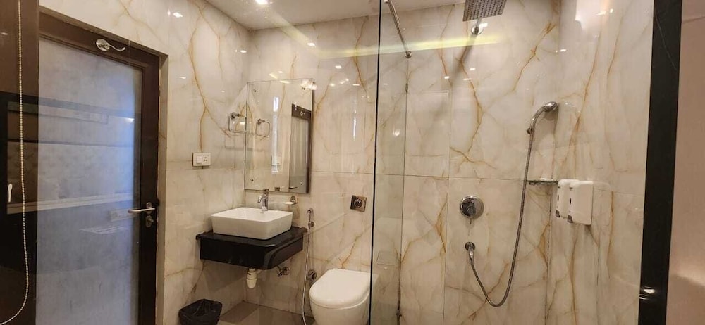 Deluxe Twin Room - Photo 2