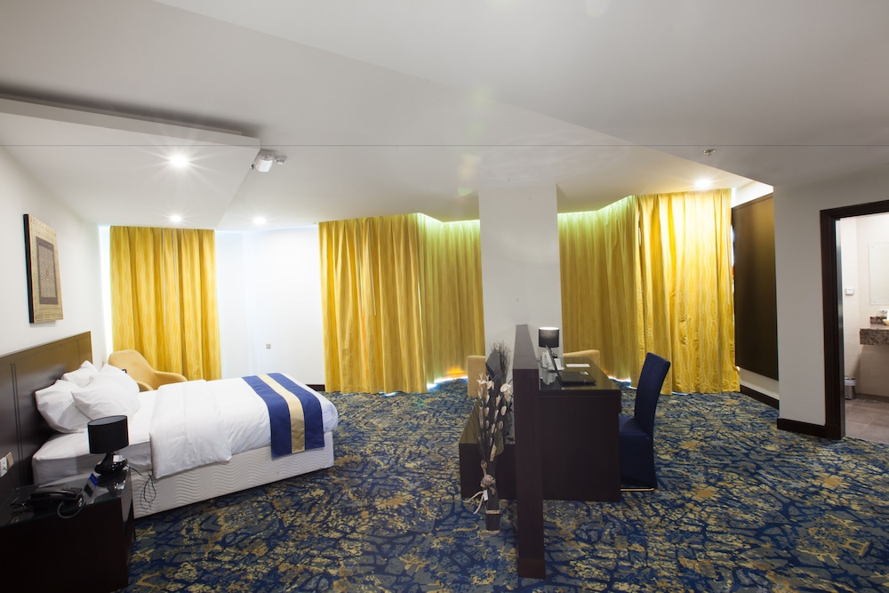 Superior Suite, 1 Double Bed, City View photo 2