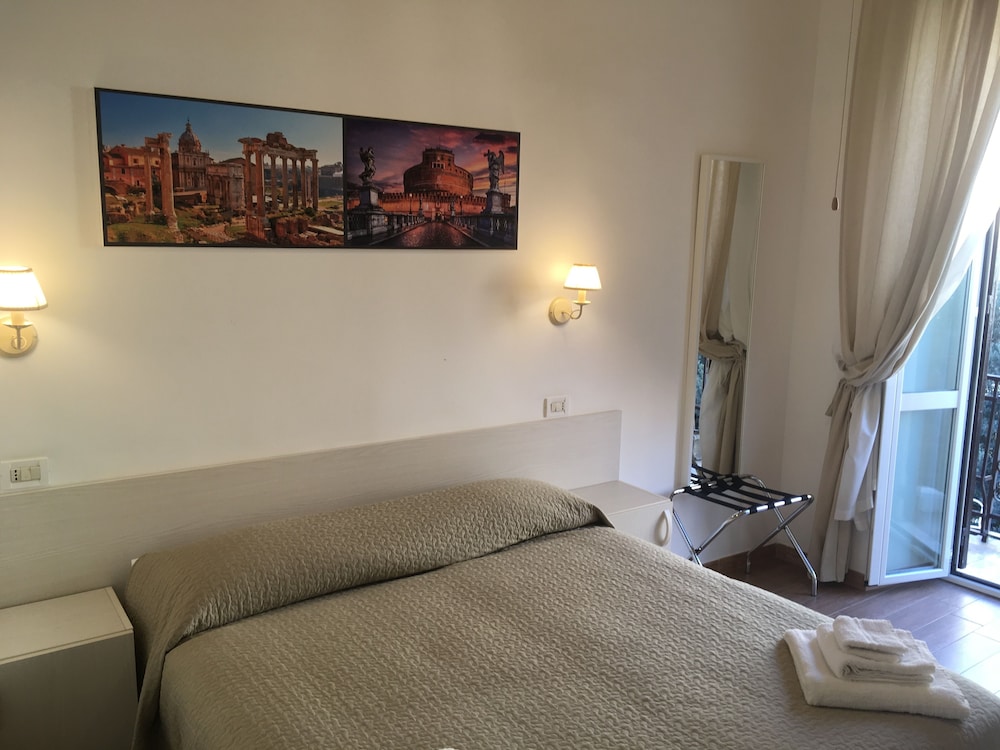 Deluxe Double or Twin Room, Balcony