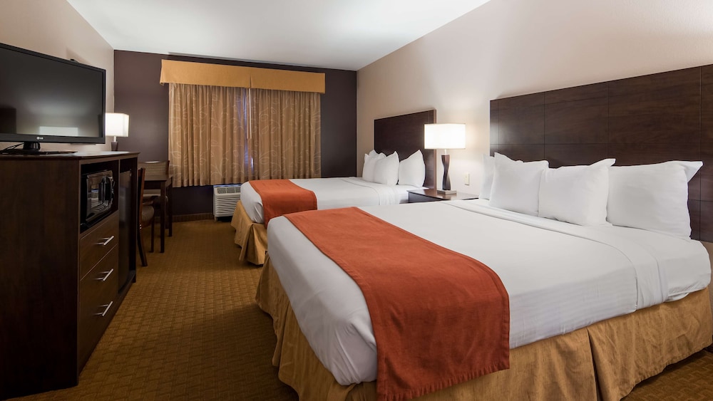 Suite, 2 Queen Beds, Accessible, Kitchenette (with Sofabed) photo 2