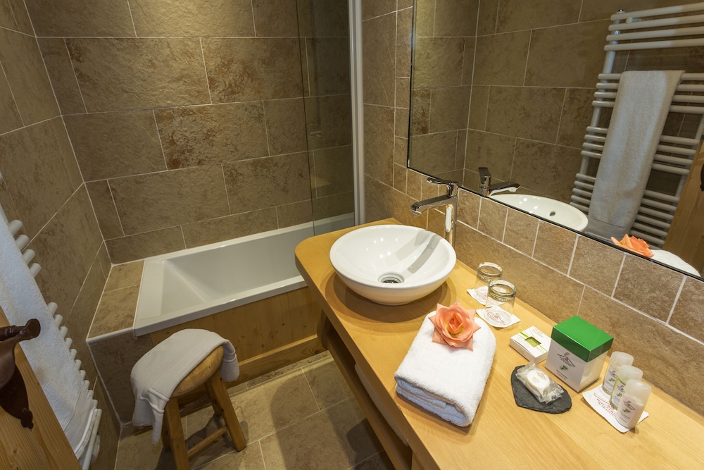 Superior Room - Photo 7