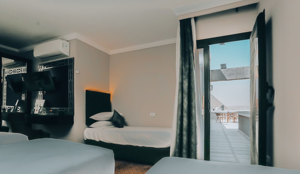 Superior Quadruple Room - Pyramids View With Terrace - Photo 1