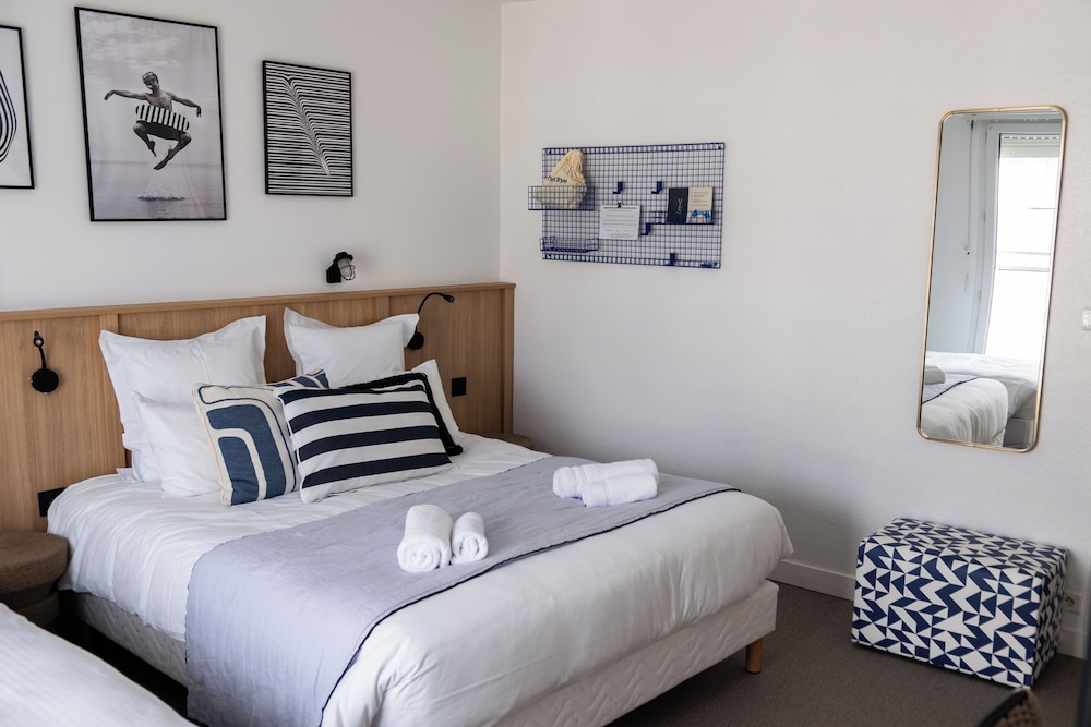 Economy Triple Room, City View photo 1