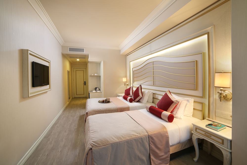 Family Room, Multiple Bedrooms, Allergy Friendly, City View photo 2