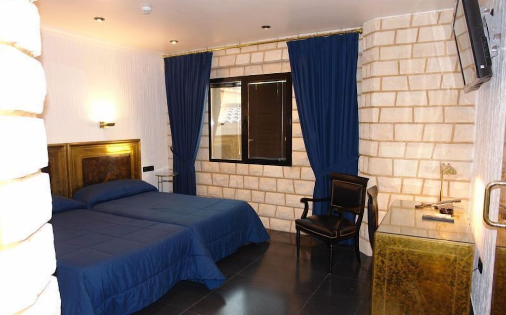 Double Room Single Use, 1 King Bed - Photo 3