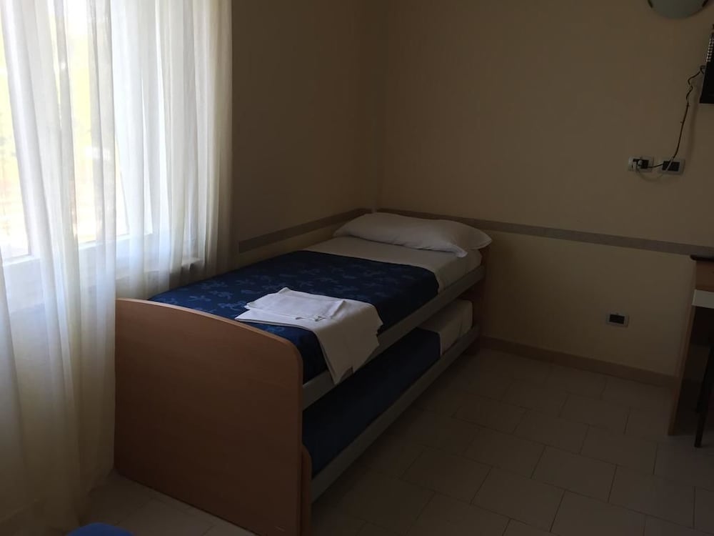 Basic Single Room, City View photo 1