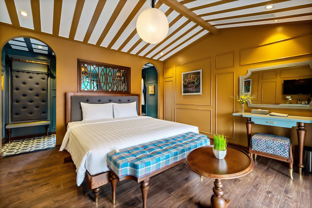 Executive Suite - Photo 4