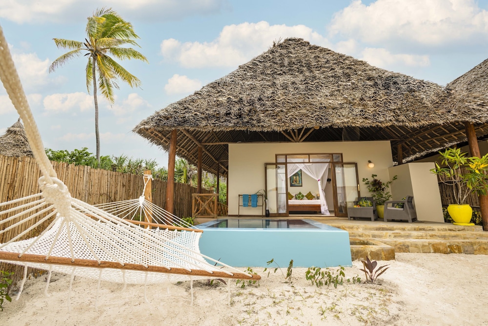 Beachfront Bungalow with Plunge Pool