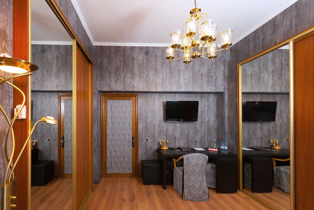 Junior Suite, Jetted Tub photo 3