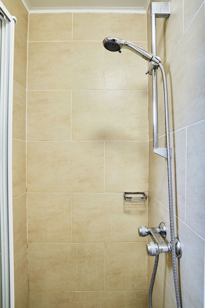 Single Room, Shared Bathroom photo 2