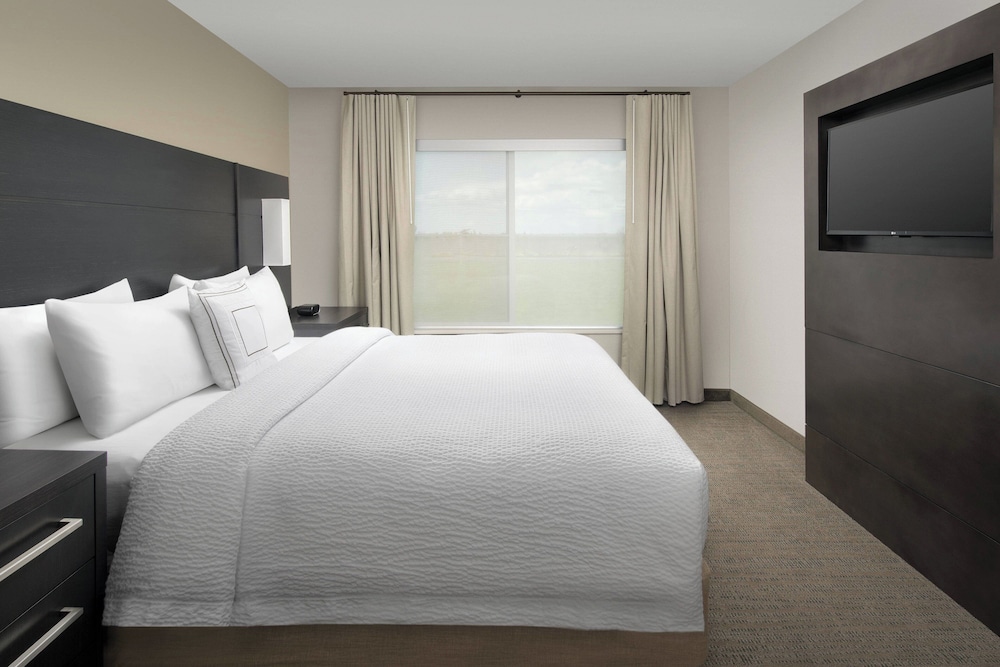 Suite, 2 Bedrooms (Mobility Accessible, Tub) photo 2