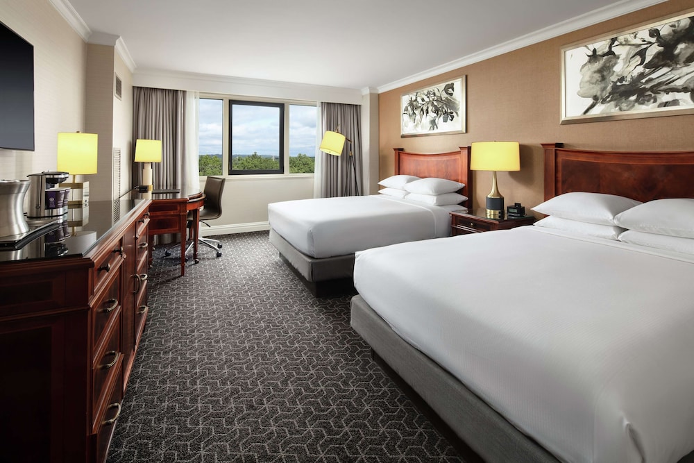 Executive Room, 2 Queen Beds, Non Smoking, Club Lounge Access (Lounge Closed on Weekends) - Photo 3