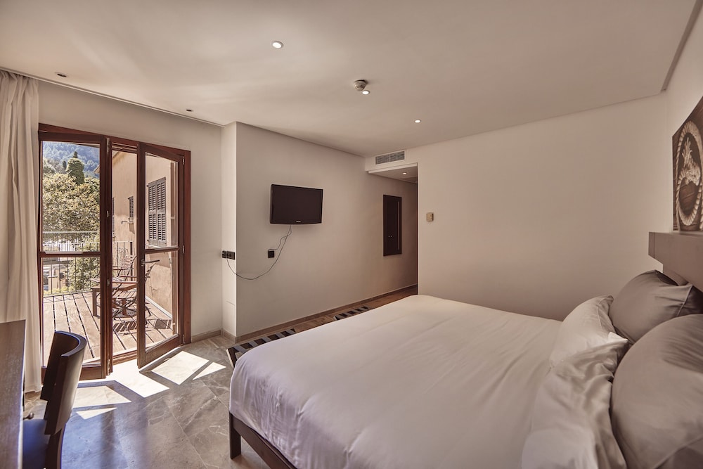 Superior Double Room (Spa access Not Included) - Photo 3