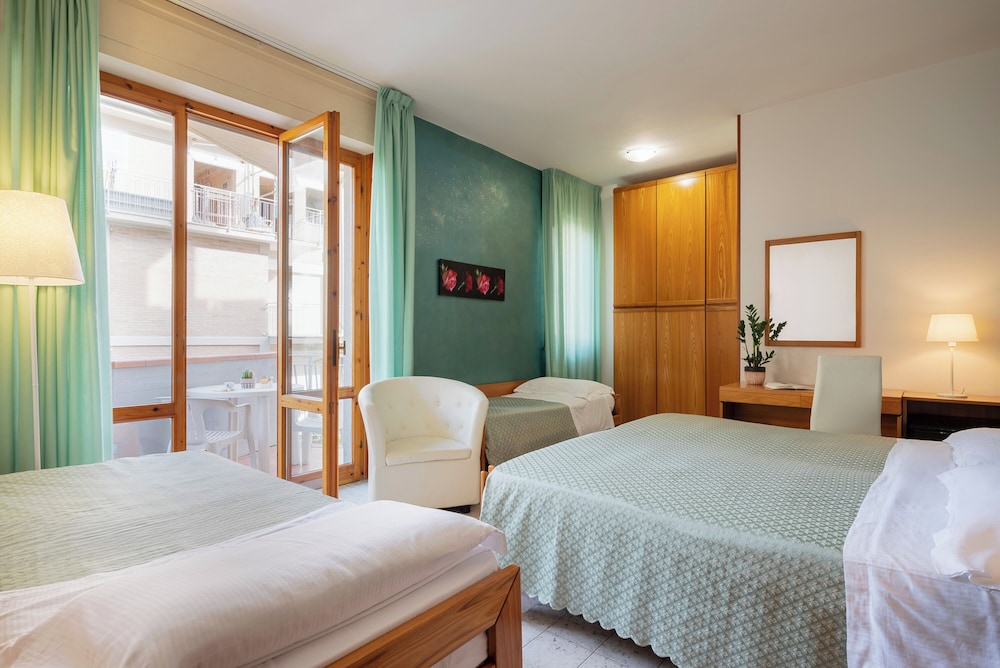 Family Quadruple Room, Balcony, Garden View