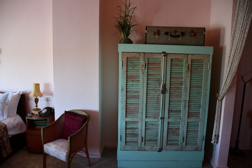 Ghost Room photo 3