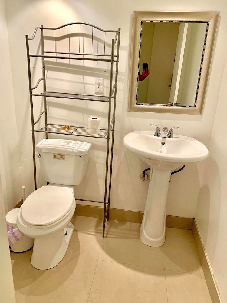 Classic Apartment, 1 Bedroom, Partial Ocean View photo 2